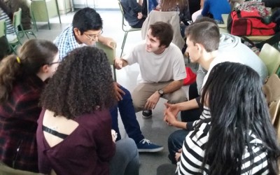 ¿Quién ayuda a quién?